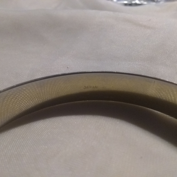 Gold toned enamel bangle - Picture 2 of 4